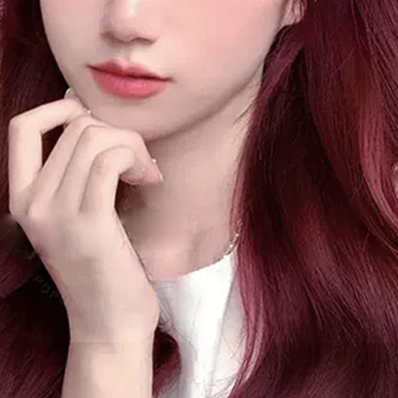 Tinte para el cabello suave, de origen vegetal y de uso rápido.