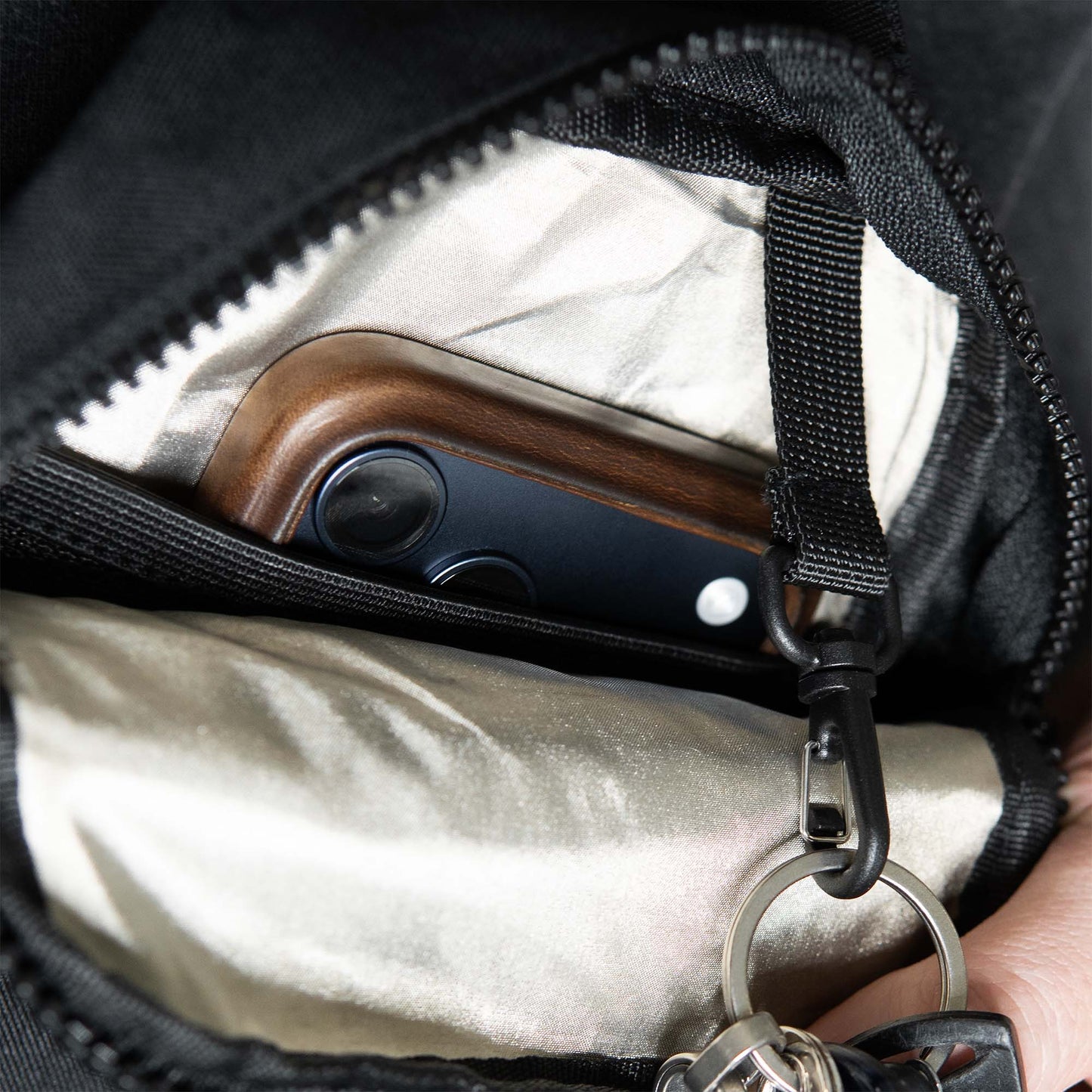 🎒🔒 Bolsa bandolera de viaje 2.0 – Antirrobo, tejido 500D ultraresistente y compartimentos ocultos para máxima seguridad 🛡️✈️
