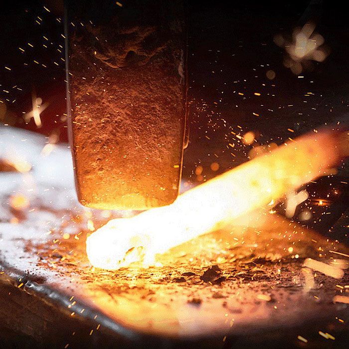 ✨ Cuchillo de Chef de Acero al Carbono Forjado — Afilado, Duradero, Resistente al Óxido y Versátil para Cada Cocina! ✨